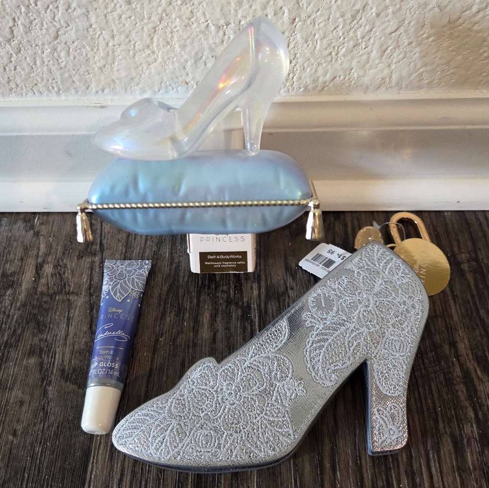 NWT BATH & BODY WORKS Cinderella coin purse lipgloss & wallflower plug 3pc SET!
